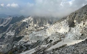 La Porta Sui Monti Di Luna